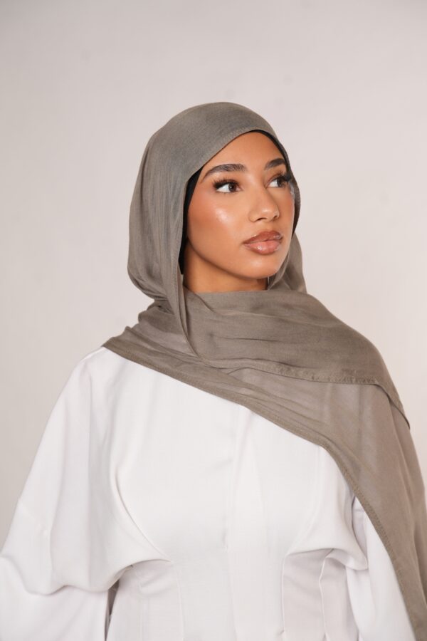 Masanda Modal Hijab – Weiches und leichtes Design in Stone - Image 4