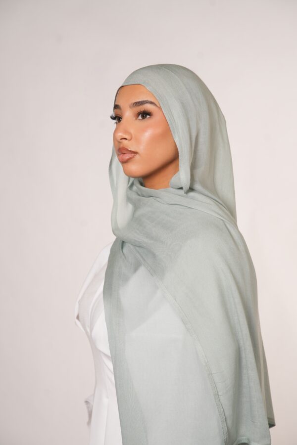Masanda Modal Hijab – Frisches Mint Grün für leichten Tragekomfort - Image 3