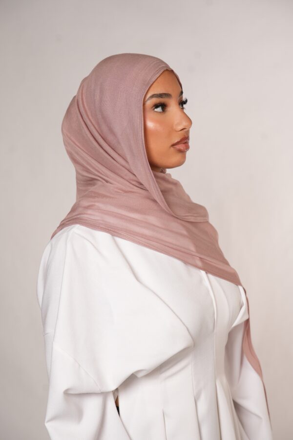 Masanda Modal Hijab – Zartes Sweet Rose Design für sanften Look - Image 4