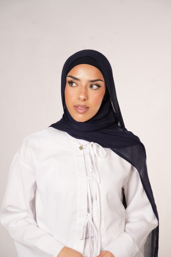 Masanda Modal Hijab – Klassisches Navy Blau für vielseitigen Stil - Image 2