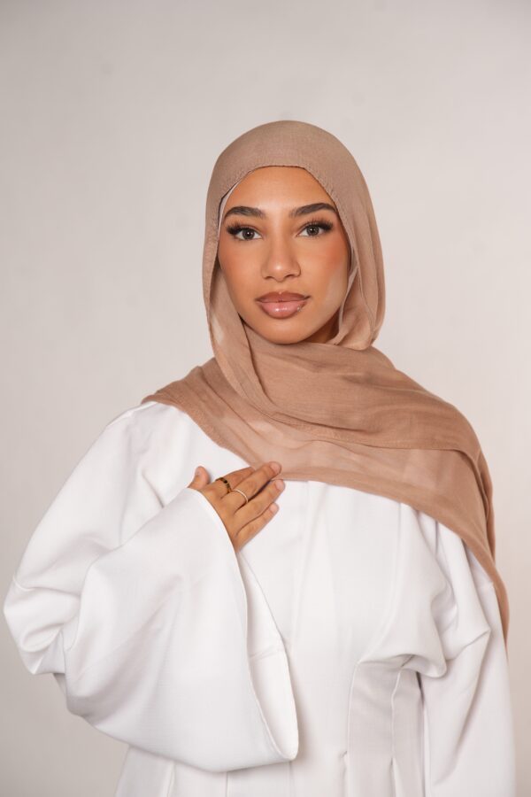 Masanda Modal Hijab – Zartes Peach Beige für einen sanften Look - Image 4