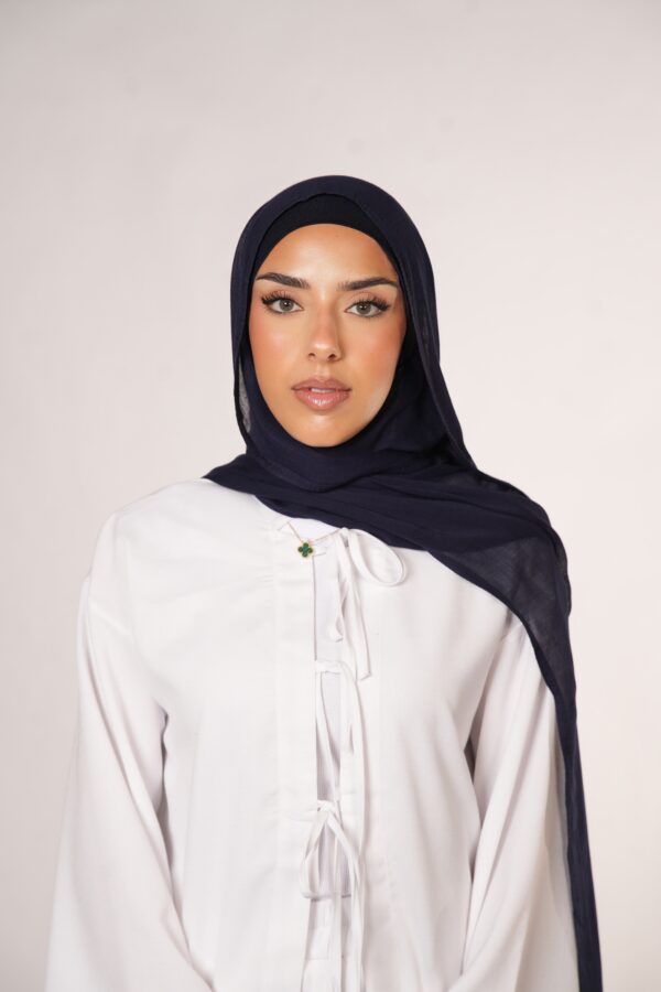 Masanda Modal Hijab – Klassisches Navy Blau für vielseitigen Stil - Image 3
