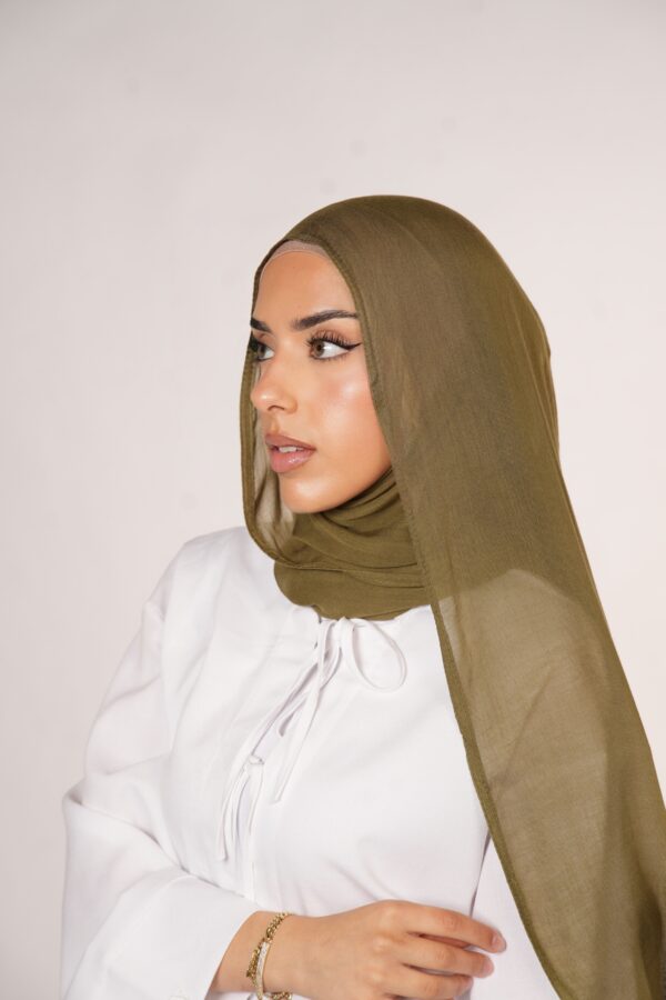 Masanda Modal Hijab – Elegantes Olive Grün für vielseitigen Look